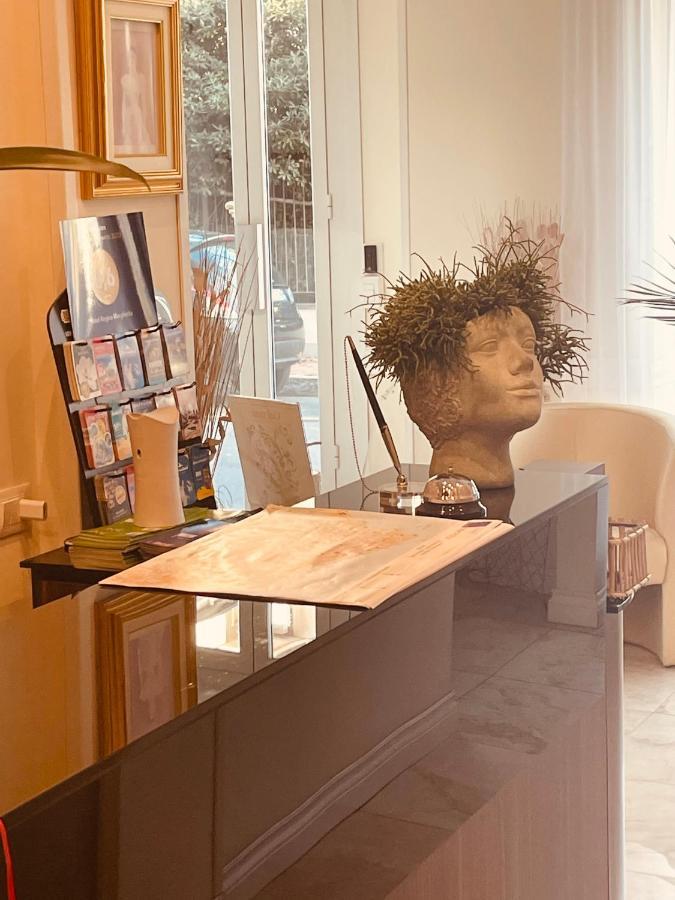 Hotel Regina Margherita Bordighera Bagian luar foto