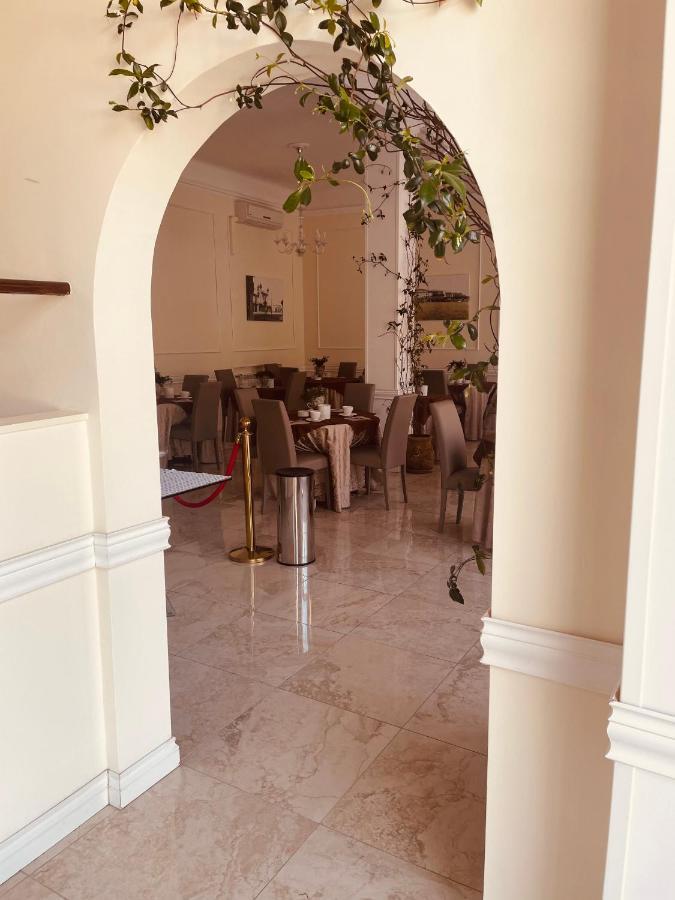 Hotel Regina Margherita Bordighera Bagian luar foto
