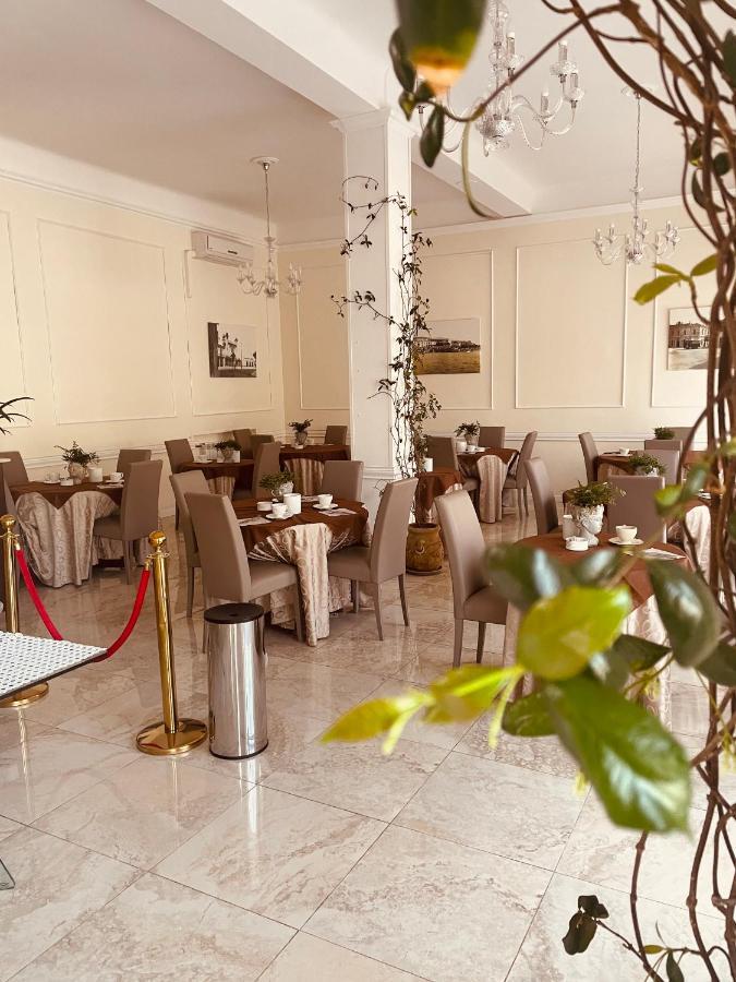 Hotel Regina Margherita Bordighera Bagian luar foto